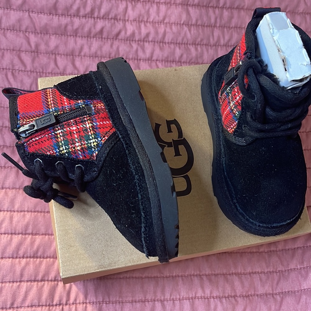 Boy uggs - Picture 3 of 4